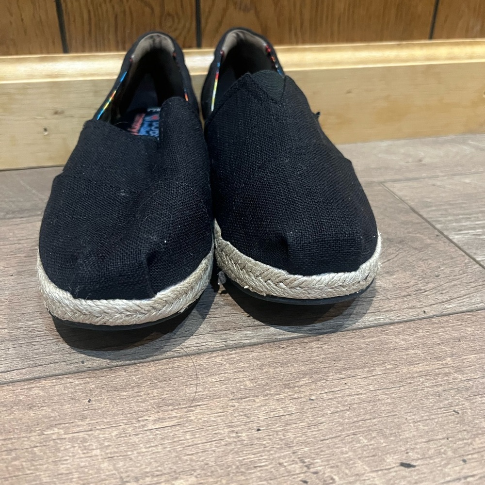 Bobs from sketchers memory foam with arch pillow. Womens black size 7.5